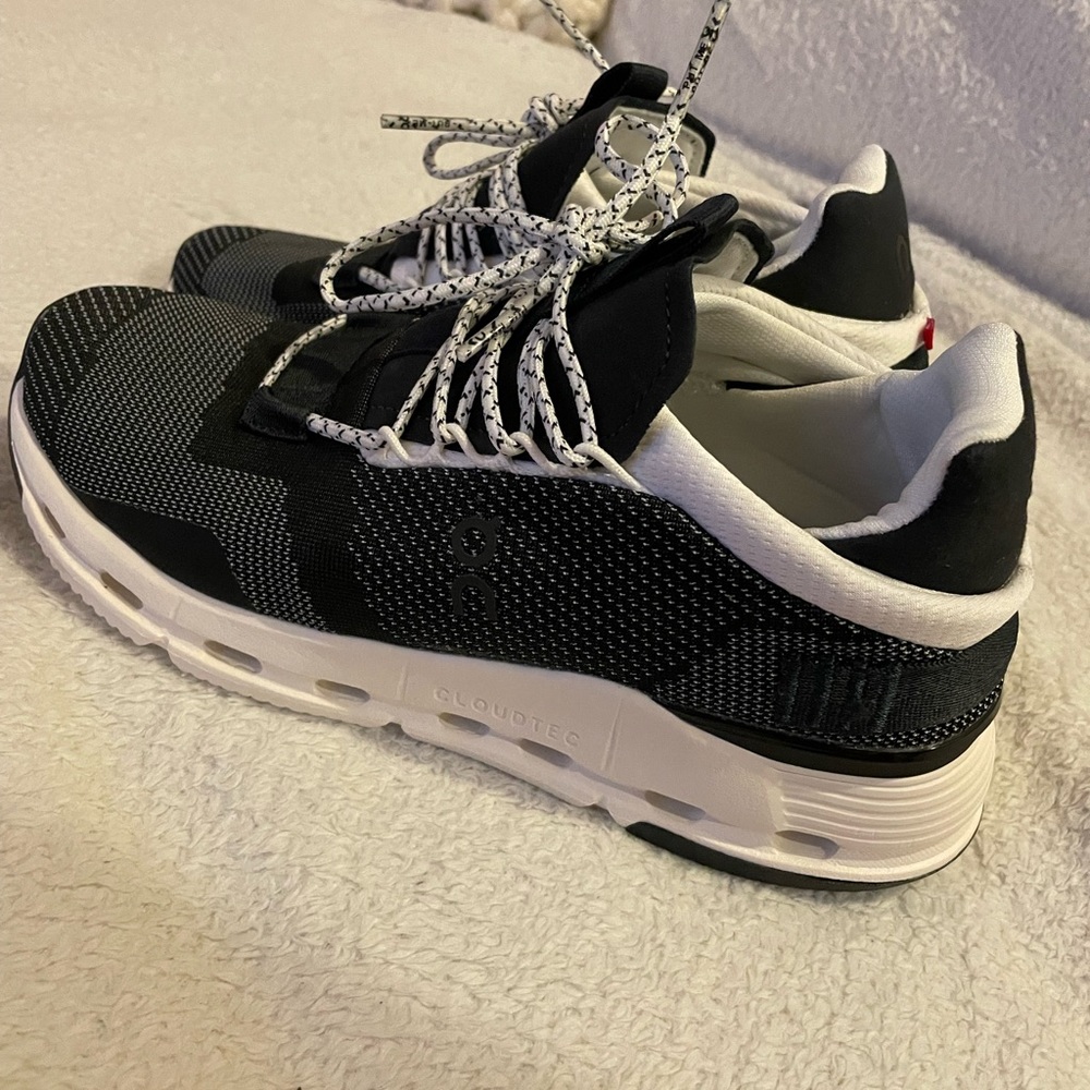 Brand new On Cloud Shoes Size 39 women’s CloudNova NWOT